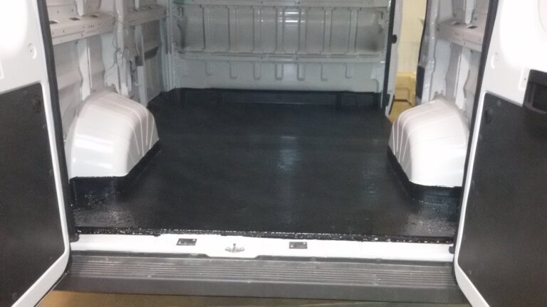 POLIUREA A SPRUZZO SU PIANALE FURGONE